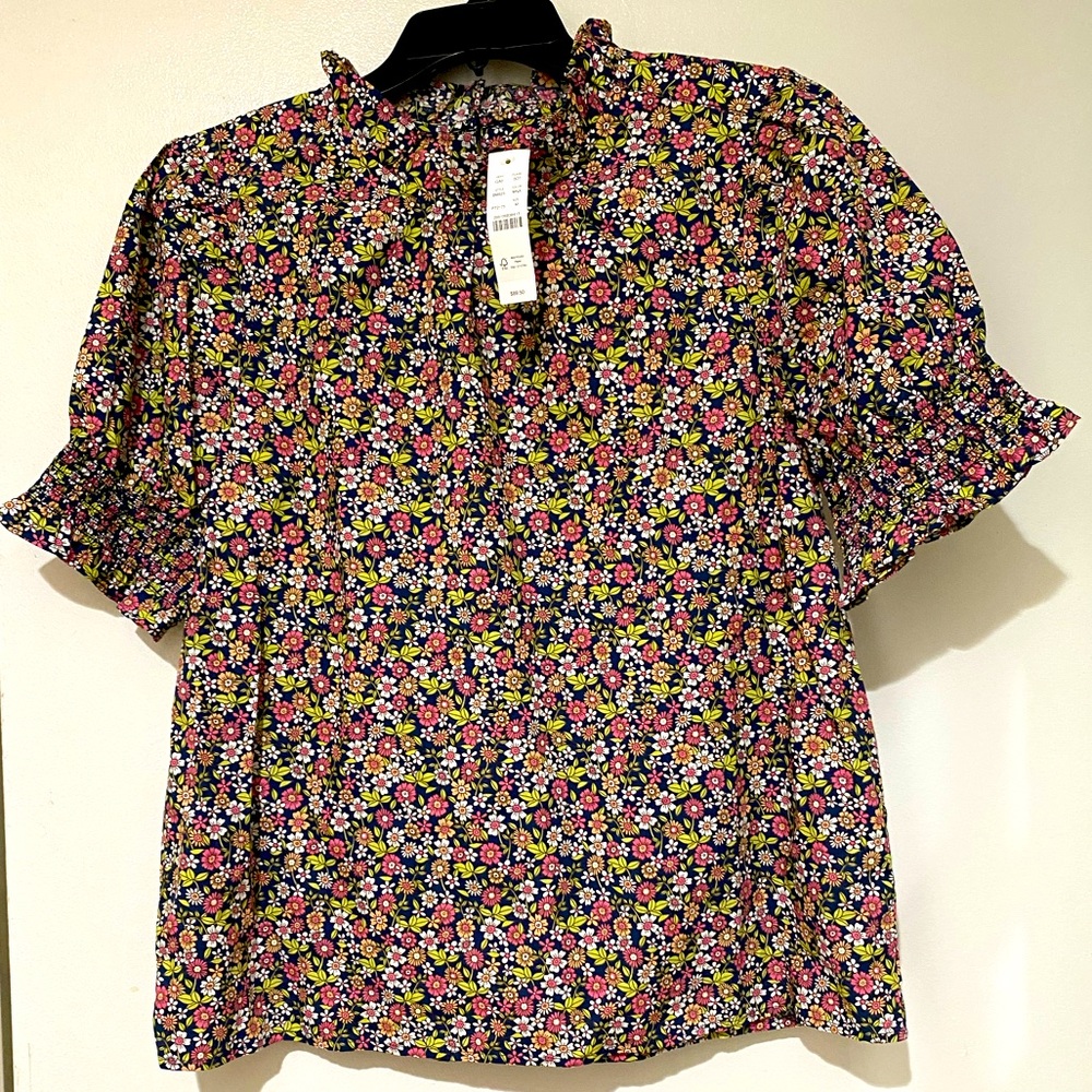 Jcrew smocked puff sleeve cotton poplin top in meadow floral. New. Size M.
